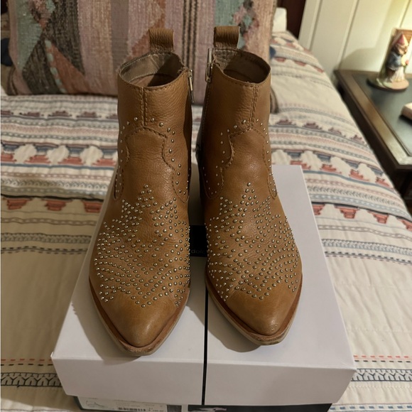 Dolce Vita Uma Mocha Leather bootie w/ studs size 8.5 - Picture 2 of 6
